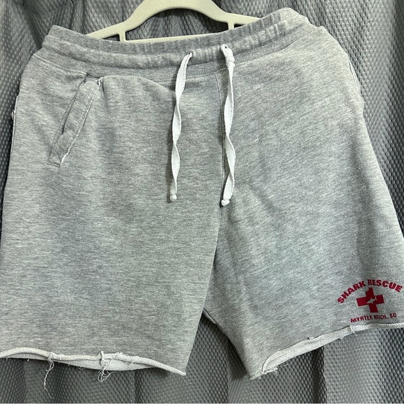 Shark Rescue Men's Shorts sz M - Picture 1 of 4
